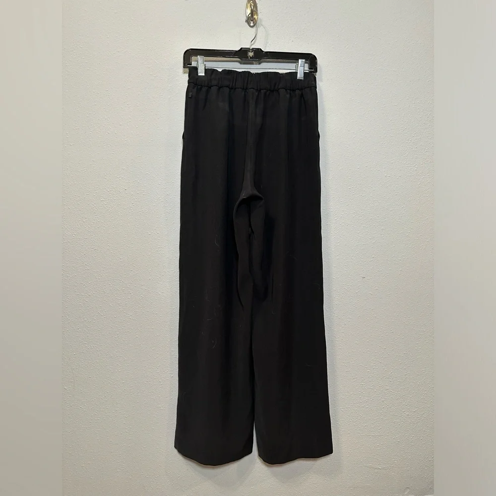 Lululemon Elegant Black Women's Pants size 6